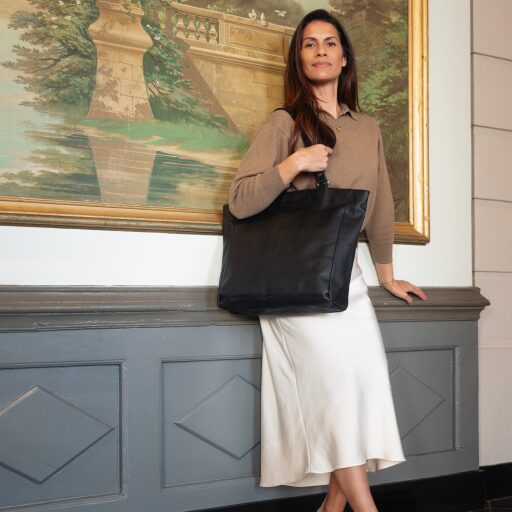 Kožená shopper kabelka na notebook BERLIN C38.016000 černá přes rameno