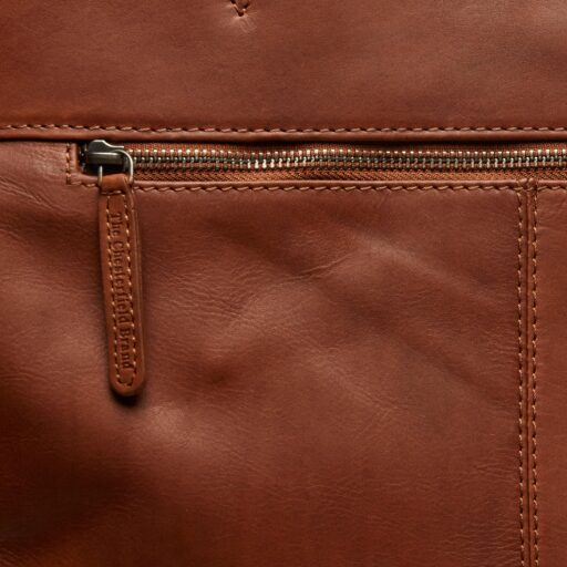 Kožená shopper kabelka na notebook The Chesterfield Brand BERLIN C38.016031 koňak zadní přihrádka