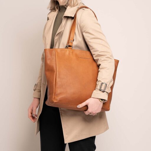 Kožená shopper kabelka na notebook The Chesterfield Brand BERLIN C38.016031 koňak přes rameno