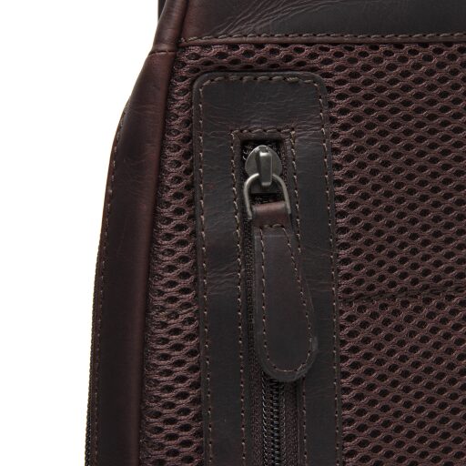 The Chesterfield Brand kožená taška přes rameno Bowey C58.070301 hnědá detail