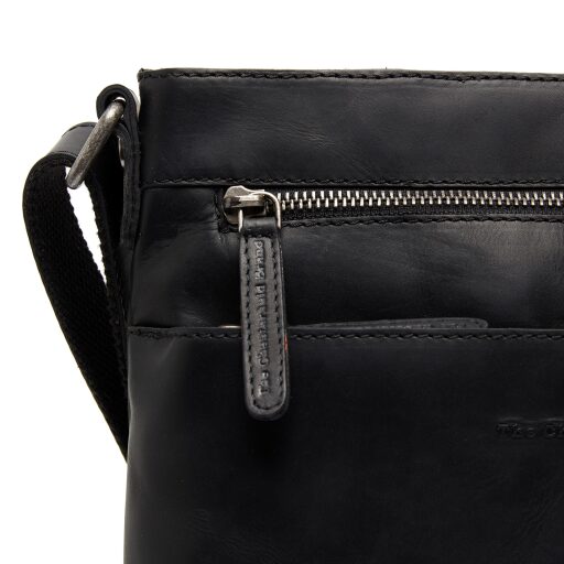 Kožená taška přes rameno The Chesterfield Brand Almeria C48.130200 černá - zipová přihrádka na přední straně kabelky
