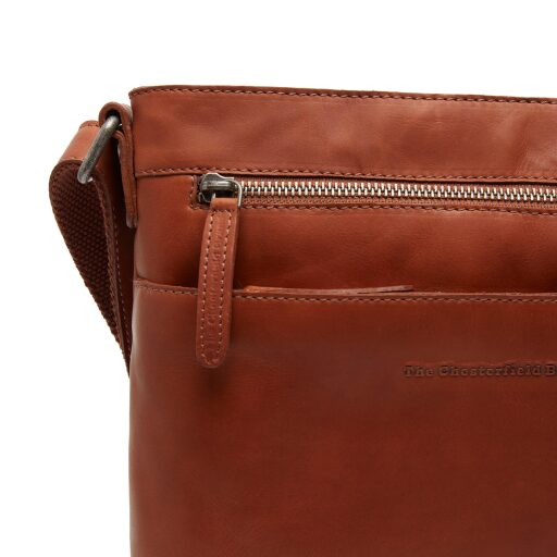 Kožená taška přes rameno The Chesterfield Brand Almeria C48.130231 koňaková - zipová přihrádka na přední straně kabelky