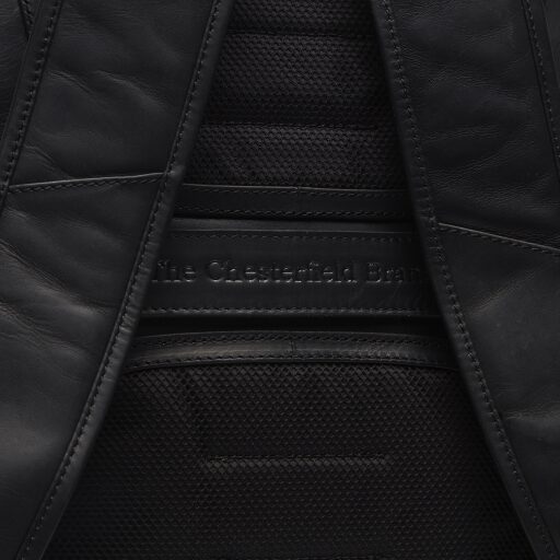 The Chesterfield Brand Kožený batoh na notebook Marek černý detail záda