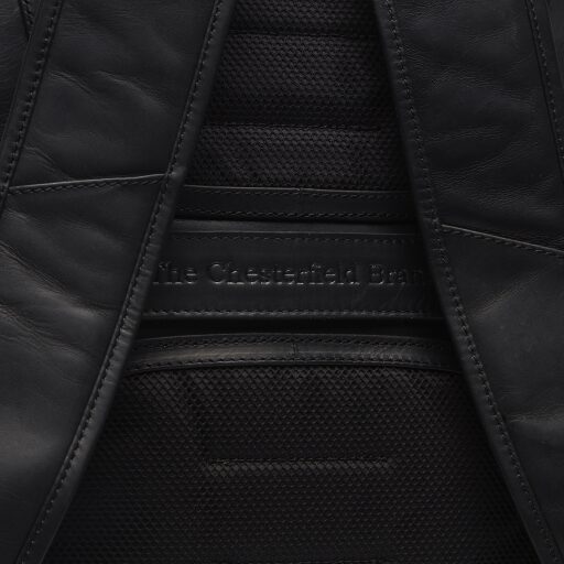 Pánský kožený batoh na notebook The Chesterfield Brand Sierra C58.030400 černý -  popruh pro navléknutí batohu k rukojeti kufru