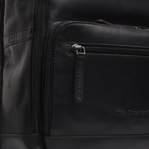 Kožený batoh na notebook The Chesterfield Brand Sierra C58.030400 černý - detail zipové přihrádky na přední straně batohu