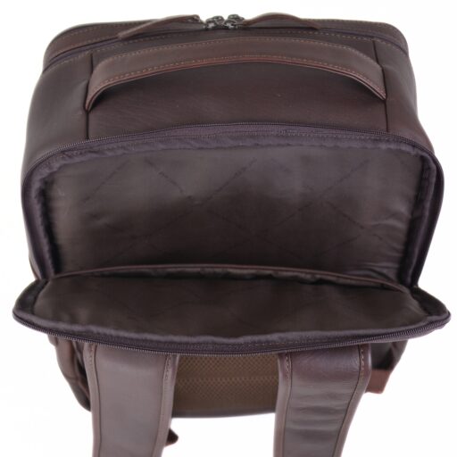 The Chesterfield Brand Kožený batoh na notebook 15,6" Soraja C58.700001 hnědý přihrádka