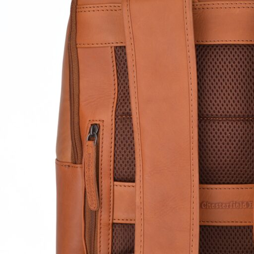 The Chesterfield Brand Kožený batoh na notebook 15,6" Soraja C58.700031 koňakový detail