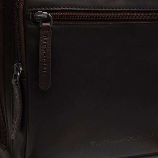 The Chesterfield Brand Kožený batoh na notebook Calden C58.071201 hnědý detail přední kapsy