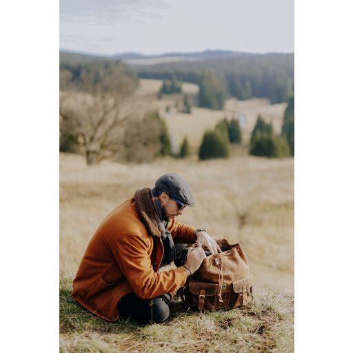 Greenburry kožený Vintage městský batoh 1711M-25 hnědý s modelem
