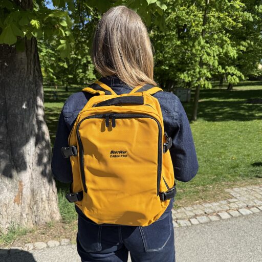 BestWay Palubní batoh do letadla 40x20x25 cm Cabin Pro Storm 40350-3600 žlutý na zádech