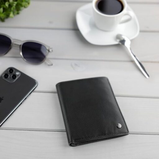 Bugatti pánská kožená peněženka RFID Black Magic 49123601 černá na stole