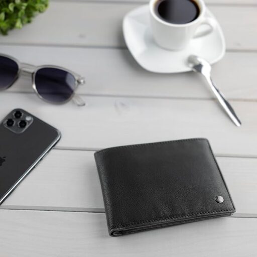 Bugatti pánská kožená peněženka RFID Black Magic 49123701 černá na stole