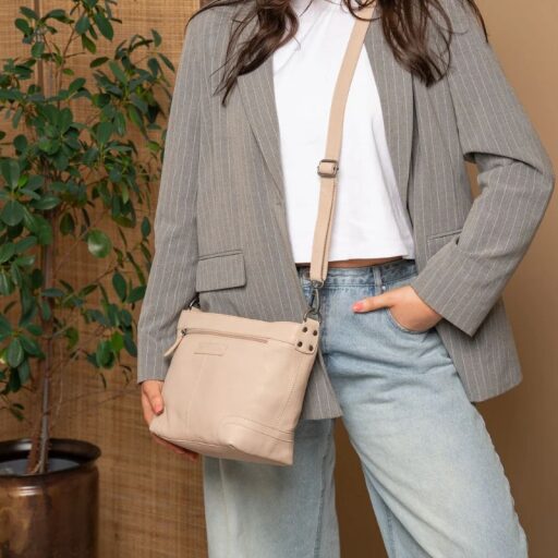 The Chesterfield Brand Kožená kabelka do ruky i přes rameno Zarita C48.142206 smetanová jako crossbody