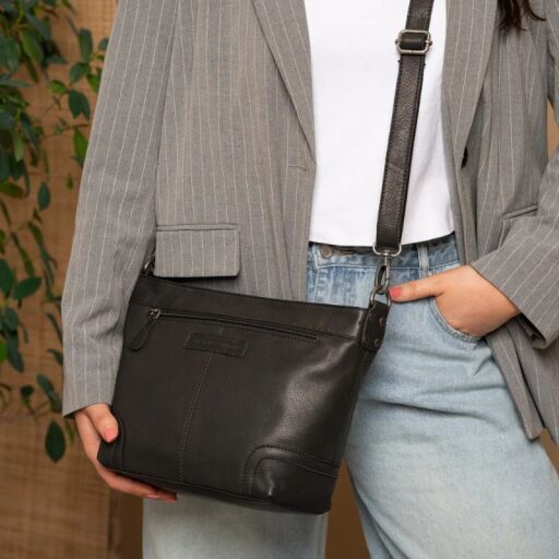 The Chesterfield Brand Kožená kabelka do ruky i přes rameno Zarita C48.142200 černá jako crossbody
