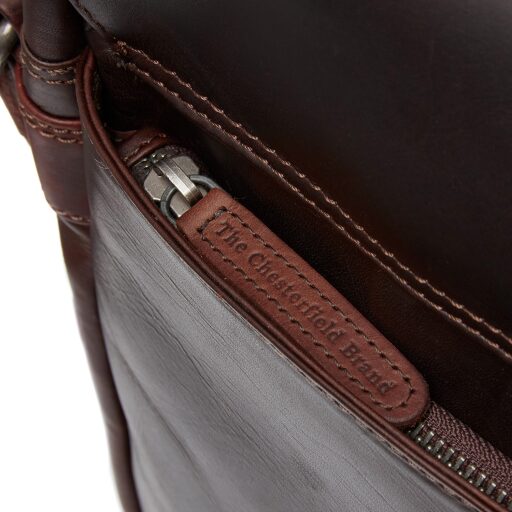 The Chesterfield Brand Kožená crossbody taška na notebook C48.055201 Richard hnědá detail