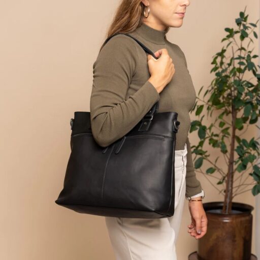 The Chesterfield Brand Kožená shopper taška na MacBook Pro 14" ROME C38.018900 černá na rameni