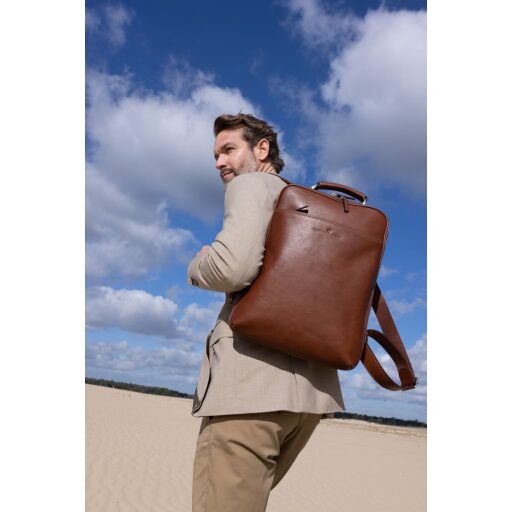 elegantní kožený batoh na notebook
