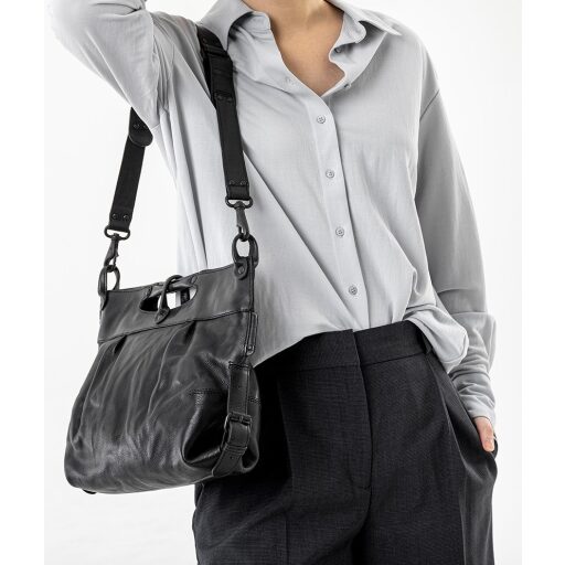 aunts & uncles Grandma´s Luxury Club Mrs. Muffin Dámská kožená crossbody 40301-0 černá na modelce