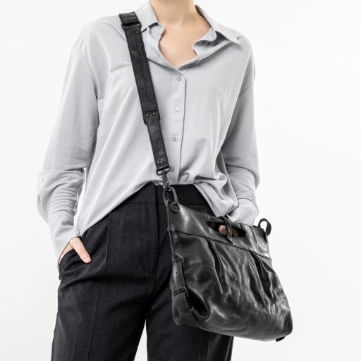 aunts & uncles Grandma´s Luxury Club Mrs. Muffin Dámská kožená crossbody40301-0 černá na modelce