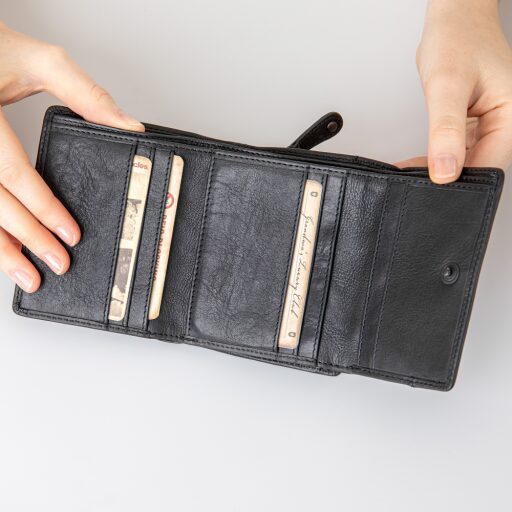 aunts & uncles Dámská kožená peněženka s klopou a samostatnou zipovou přihrádkou na mince Grandma´s Luxury Club Chelsea 42216-0 černá