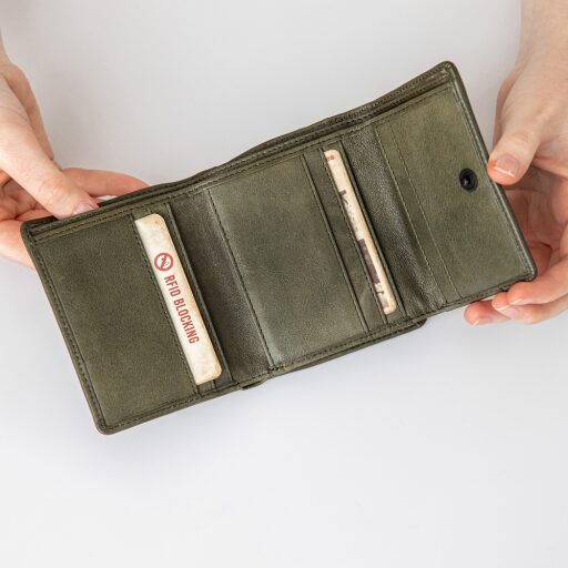 aunts & uncles Dámská kožená peněženka s klopou a samostatnou zipovou přihrádkou na mince Grandma´s Luxury Club Chelsea 42216-70 olivově zelená