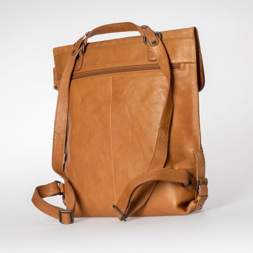 Designový kožený batoh-kabelka 2v1 Mrs. Apple Strudel aunts & uncles Grandma´s Luxury Club 40457-1 koňakový zadní strana