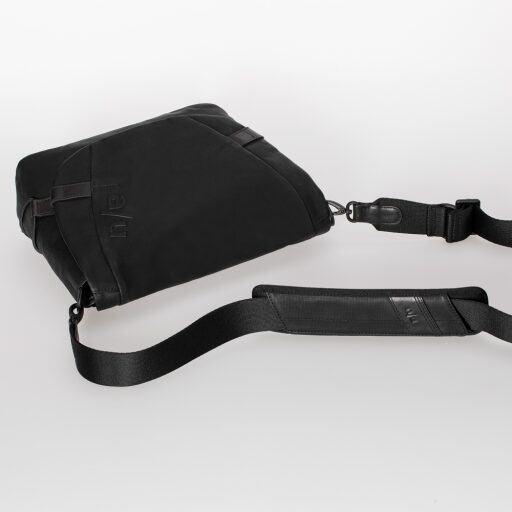kabelka s přihrádkou na tablet Sendai černá