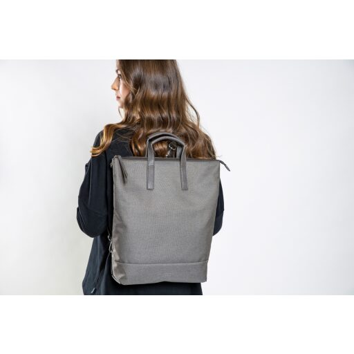 Kabelko-batoh 3v1 JOST BERGEN X-Change Bag S 1127-028 světle šedý na modelce