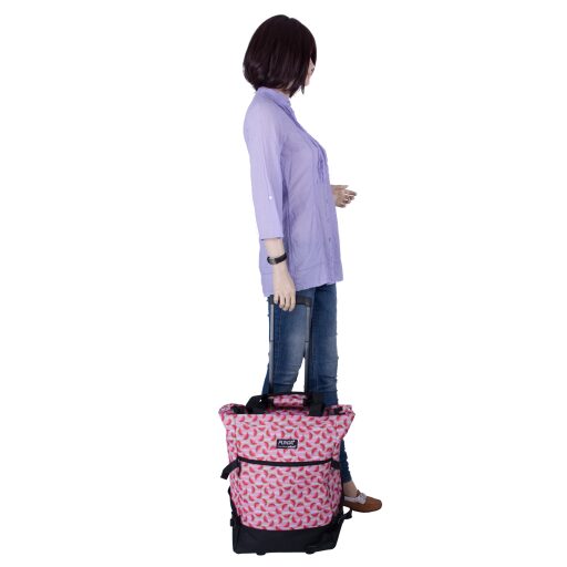 PUNTA wheel Nákupní taška na kolečkách 10008-2102 růžovo-červená v ruce