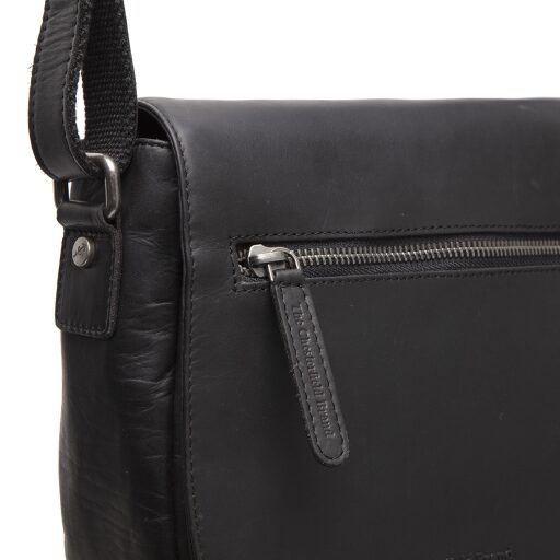 The Chesterfield Brand kožená taška přes rameno Roman C48.118500 černá - detail zipové přihrádky na klopě