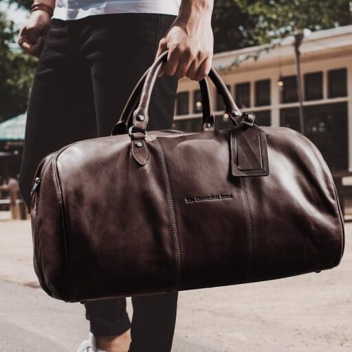 The Chesterfield Brand Kožená cestovní taška - weekender C20.000401 William hnědá v ruce
