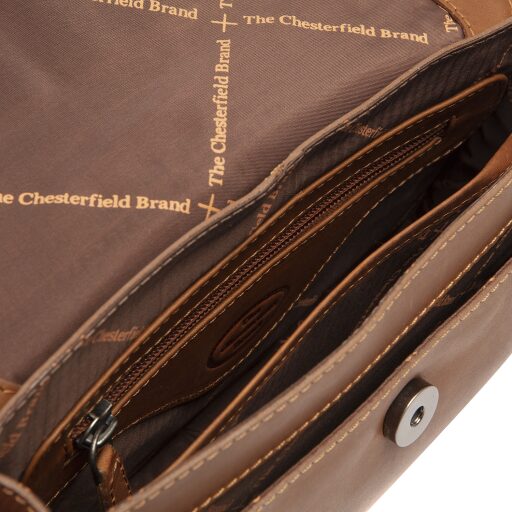 The Chesterfield Brand kožená vintage kabelka s klopou Samoa C48.119931 koňaková vnitřní uspořádání