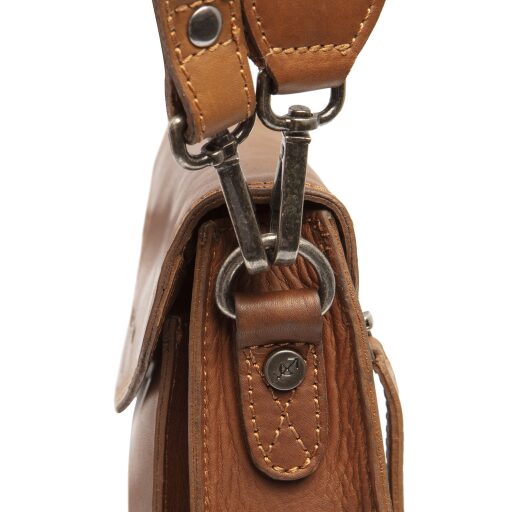 The Chesterfield Brand kožená vintage kabelka s klopou Samoa C48.119931 koňaková detail - karabinky ramenního pásku