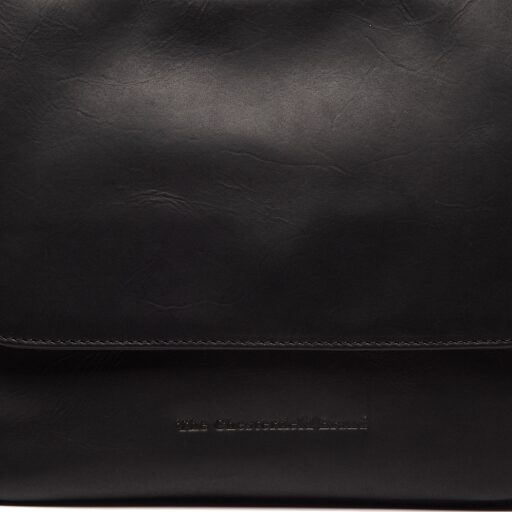 Kožená taška přes rameno s klopou Montana C48.126200 černá - logo značky The Chesterfield Brand vyražené v kůži