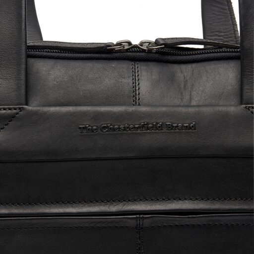 Kožená taška na notebook 17" C40.101500 Ryan černá - detail loga The Chesterfield Brand