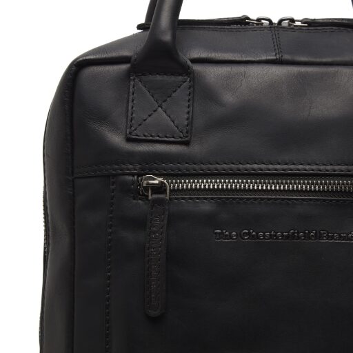 Kožený batoh s přihrádkou na notebook Lincoln C58.031800 černý - logo The Chesterfield Brand vyražené v kůži