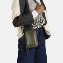 BURKELY Kožená crossbody kabelka na telefon Natural Norah 1000819.04.74 tmavě zelená modelka