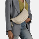 BURKELY Kožená crossbody kabelka Soft Skylar 1000844.85.12 světle šedá na modelce