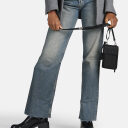 BURKELY Kožená kabelka na mobil Soft Skylar 1000344.85.10 černá v ruce