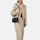 BURKELY Dámská crossbody kožená kabelka Soft Skylar 1000343.85.10 černá na modelce