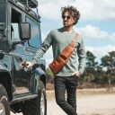 The Chesterfield Brand Crossbody taška - batoh Logan C58.028631 koňak s modelem