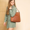 The Chesterfield Brand Kožená kabelka Sintra C48.131931 koňaková na modelce
