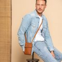 The Chesterfield Brand Kožená taštička na mobil Langley C48.132431 koňaková na rameni