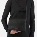 BURKELY dámská crossbody kabelka Fine Florence 1001703.34.10 černá na modelce