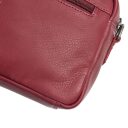 The Chesterfield Brand Dámská kabelka přes rameno Liora C48.142018 vínově červená detail
