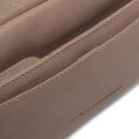 The Chesterfield Brand Dámská kabelka přes rameno Liora C48.142039 béžová logo