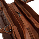 Dámská kožená business kabelka do ruky i přes rameno The Chesterfield Brand Passau C48.129831 koňaková detail dvojcestného zipu
