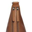 Dámská kožená hobo kabelka přes rameno - crossbody The Chesterfield Brand Arlette C48.129231 koňaková - hlavní přihrádky na zip