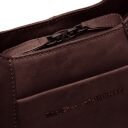The Chesterfield Brand Dámská kožená kabelka do ruky i přes rameno Lunera C48.140001 hnědá detail zip