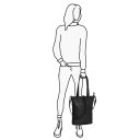 DANIEL RAY dámská kožená shopper kabelka Ulverstone DRL18.1593.00 černá v ruce